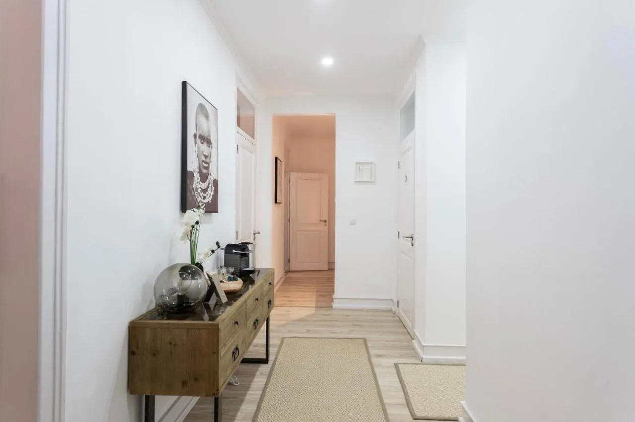 The Lisbon Lotus - Alcantara Apartment